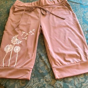 Taupe, size L, dandelion print on bottom R leg, short capri. Tie waist. New